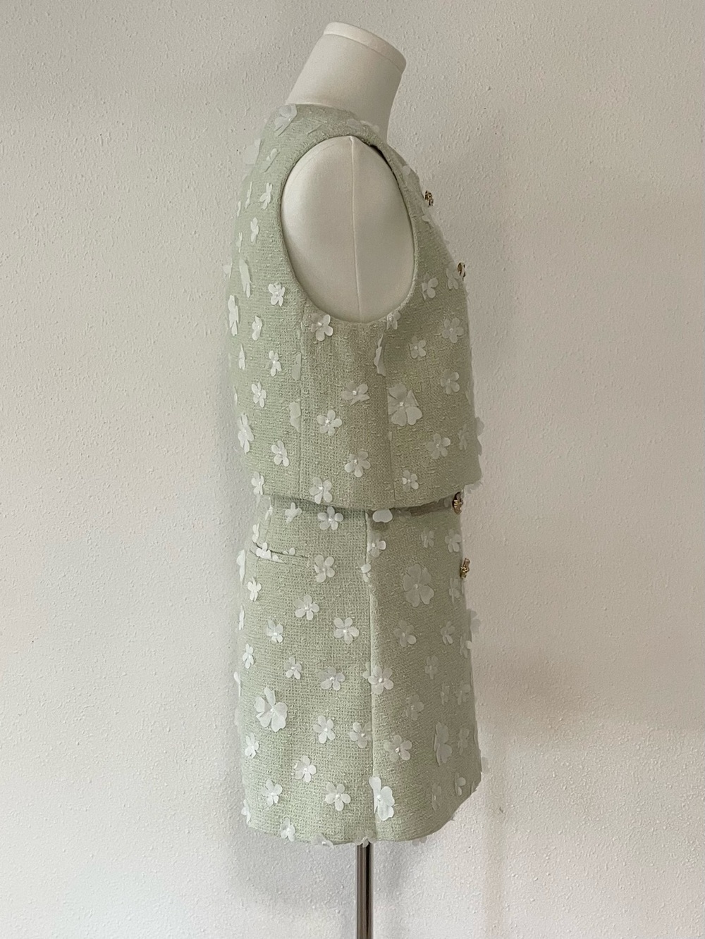 ASTR The Label Janell Floral Appliqué Skort and Vest Set - Picture 3 of 16